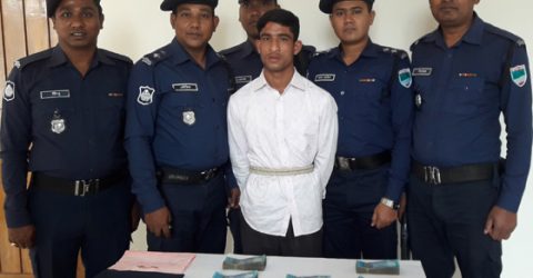 আড়াই লাখ টাকা ছিনিয়ে পালাবার কালে হাতেনাতে ছিনতাইকারী আটক