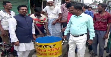 কলাপাড়ায় পৌর শহর পরিস্কার রাখার জন্য বিভিন্ন পয়েন্টে ডাস্টবিন স্থাপন