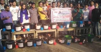 করোনা ভাইরাস প্রতিরোধে মোড়ে মোড়ে বালতি, মগ, সাবানের ব্যবস্থা