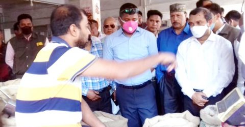 দ্রব্যমূল্যের দাম সহনীয় রাখতে নওগাঁয় প্রশাসনের বাজার মনিটরিং