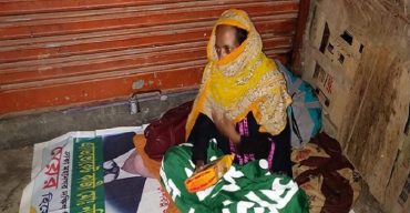 রাঙ্গাবালীতে করোনা সন্দেহে এক নারী ঘরছাড়া ঠাই হলো রাস্তায়