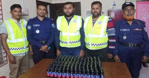 পোর্ট থানা পুলিশের অভিযান ভারতীয় ১৫০ বোতল ফেন্সিডিল উদ্ধার একজন পলাতক