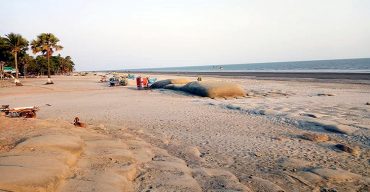 করোনা ভাইরাসের প্রভাবে কুয়াকাটায় পর্যটক শূন্য: অর্থনীতিক ক্ষতির মুখে পড়েছে পর্যটনমুখী ব্যবসায়ীরা