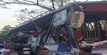 বা‌গেরহা‌টে ট্রাক-বাস খোমু‌খি সংঘর্ষে নিহত ৮