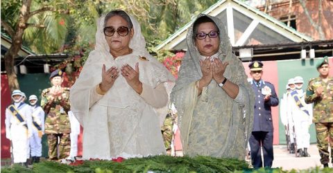 পরিবারদের সাথে নিয়ে পিতার সমাধিতে প্রধানমন্ত্রীর শ্রদ্ধা নিবেদন