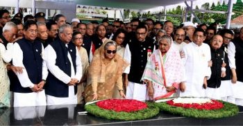জন্মশতবার্ষিকীতে বঙ্গবন্ধুর প্রতিকৃতিতে আ’লীগসহ সর্বস্তরের মানুষের শ্রদ্ধা