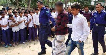 নাটোরে স্কুলে ঢুকে অভিভাবকের মারপিট শিক্ষার্থীদের ক্লাস বর্জন