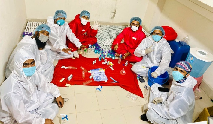 কোভিড-১৯ : মানবতার সেবায় ০৫/০৭ এর সাবেক শিক্ষার্থীরা