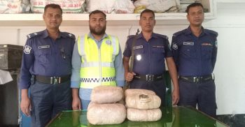 বেনাপোলে পুলিশের অভিযান মাঠ থেকে পরিত্যক্ত অবস্থায় ১০ কেজি গাঁজা উদ্ধার