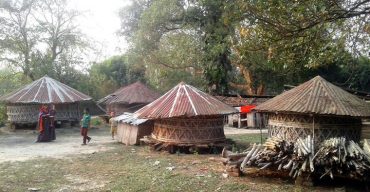 গ্রামাঞ্চল থেকে ধানের গোলা হারিয়ে গেলেও ঝিনাইদহ মহেশপুরের ভবনগর গ্রামের বাড়িতে বাড়িতে ধানের গোলা