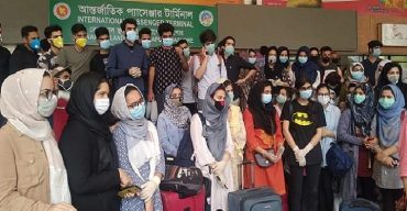 বেনাপোলে আটকে পড়েছে শতাধিক কাশ্মীরি শিক্ষার্থী গ্রহণ করছে না ভারত