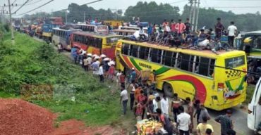 ঢাকা-টাঙ্গাইল মহাসড়কে দীর্ঘ যানজট, চরম দুর্ভোগে যাত্রীরা