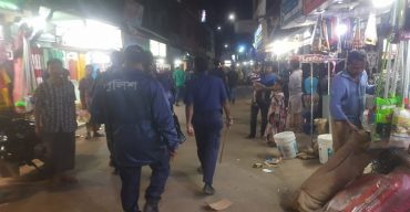 বান্দরবান শহরকে পরিচ্ছন্ন রাখতে পুলিশের জনসচেতনতা মূলক রাত্রিকালীন সাঁড়াশি অভিযান