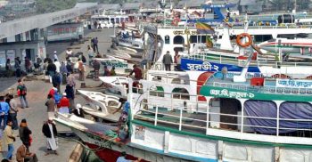 আজ থেকে সারা দেশে যাত্রীবাহী নৌযান চলাচল বন্ধ ঘোষণা