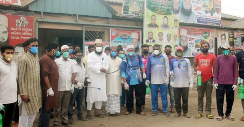 করোনাভাইরাস সংক্রমণ রোধে যানবাহনে স্প্রে করেন পলাশ