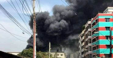 রাজধানীর মিরপুরের বেনারসি ঝুটপট্টিতে ভয়াবহ আগুন