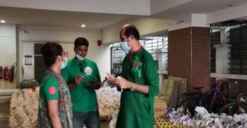 করোনায় খেটে খাওয়া মানুষের পাশে সিটি নবনির্বাচিত মেয়র আতিকুল