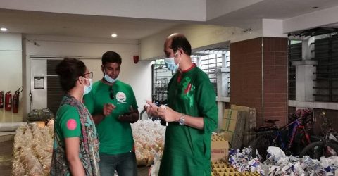 করোনায় খেটে খাওয়া মানুষের পাশে সিটি নবনির্বাচিত মেয়র আতিকুল