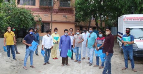ফতুল্লায় কর্মরত সাংবাদিকদের পিপিই ও মাস্ক দিলেন “উজ্জীবিত বাংলাদেশ পত্রিকা” পরিবারের ফয়সাল