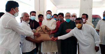 সংসদ সদস্যের দশমিনায় ত্রান সামগ্রী বিতরন