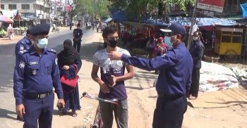 ঝিনাইদহে করোনা প্রতিরাধে কঠোর অবস্থানে পুলিশ