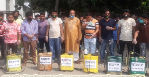 বেনাপোলে করোনা ভাইরাস বিস্তার প্রতিরোধে ছাত্রদলের উদ্দ্যোগে জীবাণুনাশক স্পে