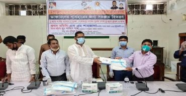 গলাচিপায় চিকিৎসক ও ইউপি চেয়ারম্যানদের সুরক্ষা সরঞ্জাম বিতরণ
