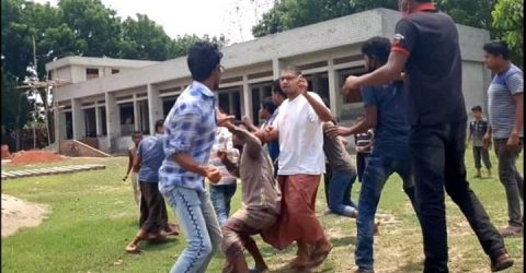 ঝিনাইদহে এলজিইডির বালি সাপ্লাইয়ের ঠিকাদারী নিয়ে আ’লীগের দুই গ্রুপের সংঘর্ষ, থানায় জিডি