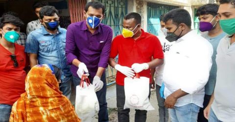ঝিনাইদহ জেলা ছাত্রদলের উদ্যোগে  অসহায় দারিদ্রের মাঝে খাদ্য সামগ্রী সাবান ও মাক্স বিতরন