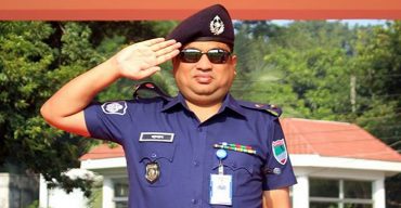 প্রাণঘাতী করোনা ভাইরাসের বিরুদ্ধে চলমান যুদ্ধে সাধারণ জনগণের পাশে ঝিনাইদহের পুলিশ সুপার হাসানুজ্জামান পিপিএম