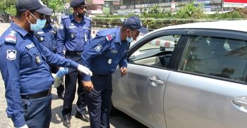 ঝিনাইদহে করোনা প্রতিরোধে পুলিশের চেকপোস্ট