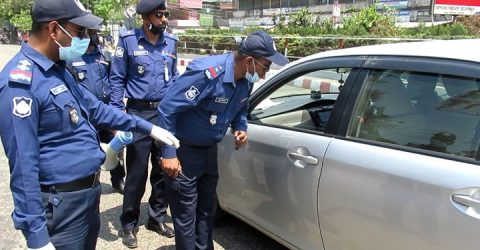 ঝিনাইদহে করোনা প্রতিরোধে পুলিশের চেকপোস্ট