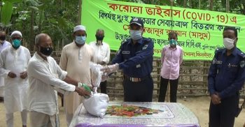 ঝিনাইদহে নিম্ন আয়ের মানুষের মাঝে খাদ্য সামগ্রী বিতরণ
