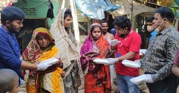 বস্তিতে ভরা দুপুর কাটলো কন্ঠশিল্পী নয়ন দয়ার!