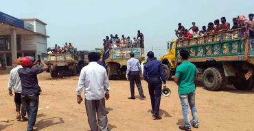 ঝিনাইদহে ট্রাক ভর্তি দেড়শ ইট ভাটা শ্রমিককে হোম কোয়ারেন্টিনে রাখার নির্দেশ