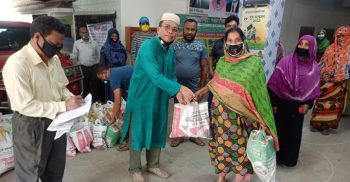 ঝিনাইদহে নিম্ন আয়ের মানুষের মাঝে সৃজনী বাংলাদেশের খাদ্য সামগ্রী বিতরণ