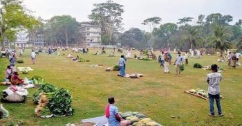 করোনাভাইরাসের বিস্তাররোধে দশমিনায় বিদ্যালয় মাঠে কাঁচাবাজার