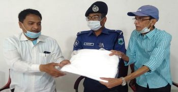 নওগাঁয় ব্যক্তি উদ্যোগে সাংবাদিকদের মাঝে পিপিই বিতরণ