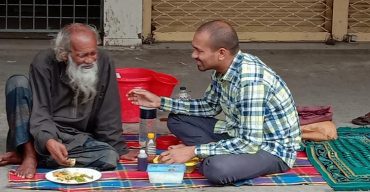 একযুগ পর নিখোঁজ পিতার দেখা পেল অভিনেতা রাসেল, নির্মম সত্য