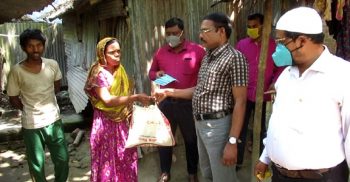 ঝিনাইদহে প্রতিবন্ধী শিক্ষার্থীদের মাঝে খাদ্যসামগ্রী বিতরণ