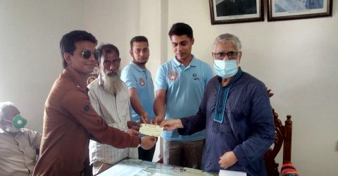 ঢেউটিন ও চেক পটুয়াখালীর দশমিনায় বিতরন