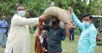 বরগুনার তালতলীতে প্রধানমন্ত্রীর মানবিক সহায়তা প্রদান