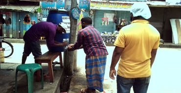 করোনা পরিস্থিতি: হাত ধোয়ার জন্য কলাপাড়ায় হ্যান্ড ওয়াস পয়েন্ট স্থাপন