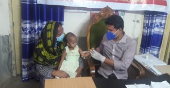 করোনার ঝুঁকিতে মোরেলগঞ্জে চিকিৎসা সেবা দিচ্ছে ডা. কামাল হোসেন মুফতি