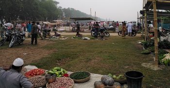 আত্রাই সাহেব গঞ্জ কাঁচা বাজার হেলীপ্যাড মাঠে স্থানান্তর