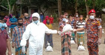 ১শ অসহায় পরিবারের মাঝে খাদ্যসামগ্রী বিতরণ করেন: বেনাপোল ফায়ার সার্ভিস