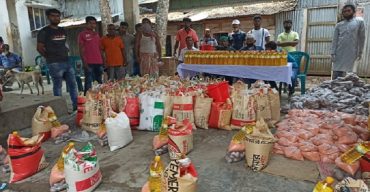 মাদারীপুরে কুয়েত প্রবাসীর উদ্যোগে করোনায় ক্ষতি গ্রহস্থ ২হাজার পরিবারের মাঝে খাদ্য সামগ্রী বিতরন