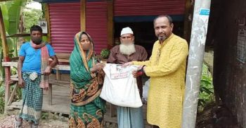 গলাচিপায় উপজেলায় প্রধানমন্ত্রীর ত্রাণ তহবিল থেকে ১২শ অসহায় পরিবারের মাঝে ত্রাণ বিতরণ