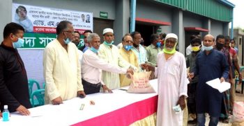 ঝিনাইদহে করোনার প্রভাবে ঘরবন্দীদের পাশে বিএনপি, সদস্য সচিবের ৫ হাজার মানুষের মাঝে ত্রান বিতরণ