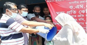 গলাচিপায় জাতীয় আইডি কার্ড দেখিয়ে ১০ টাকার চাল বিতরণ